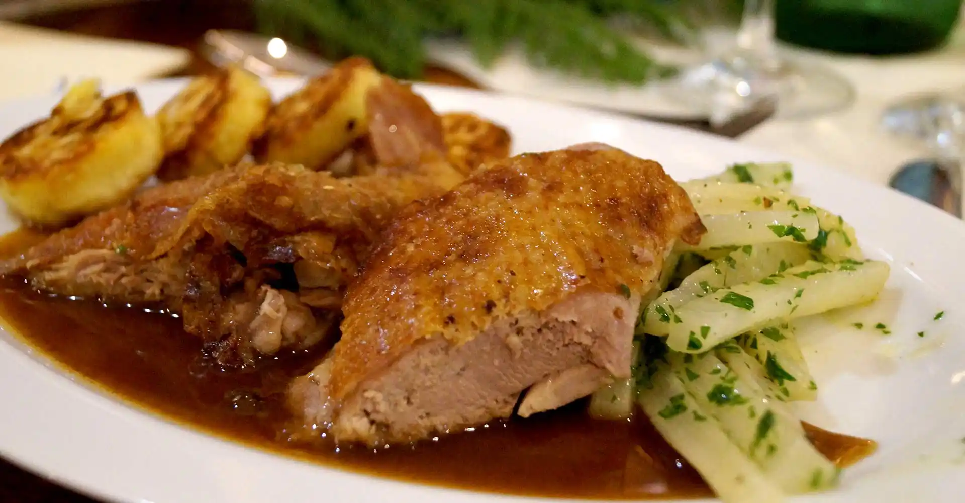 Täglich wechselnde Gerichte mit Fleisch und vegetarisch